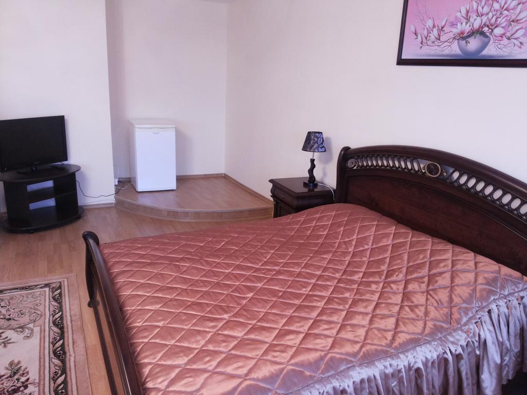 Hotel Ukraine Zhytomyr Room photo